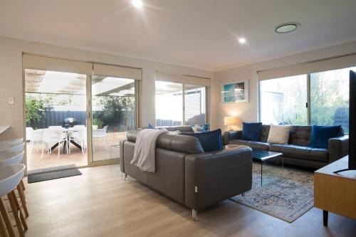 Dunsborough Bay Retreat Steps from Beach and Dining