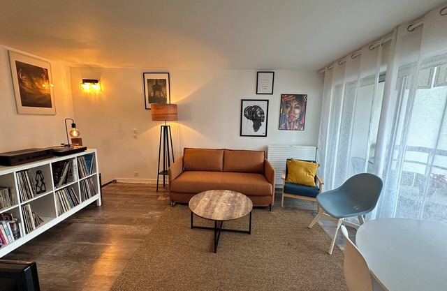 Duplex 3 Pièces Avec Balcons et Parking à Paris 19
