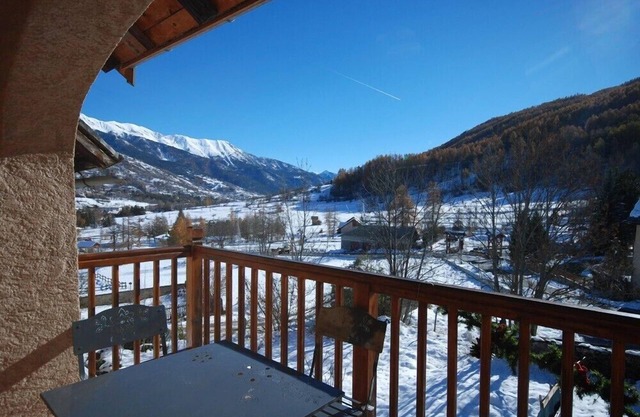DUPLEX 7 to 9 people - Le BEZ - SERRE CHEVALIER 1400 - at the foot of the slopes