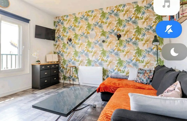 Duplex apartment, 2 steps from the beach.