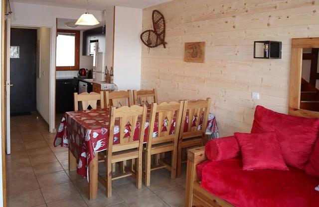 Duplex Ski-In/Ski-Out avec Piscine, Sauna, Hammam - Animaux Bienvenus, Draps et Serviettes Inclus