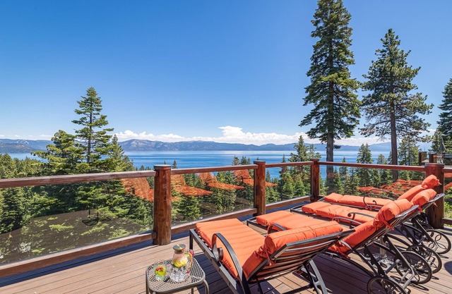 Dynamic Views, Hot Tub, Gym, 2nd Living Rm, Garage & More!