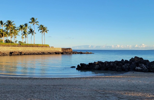 "E Komo Mai!" "Welcome and come in!"nnMakaiwa/Beach Club parking pass INCLUDED.