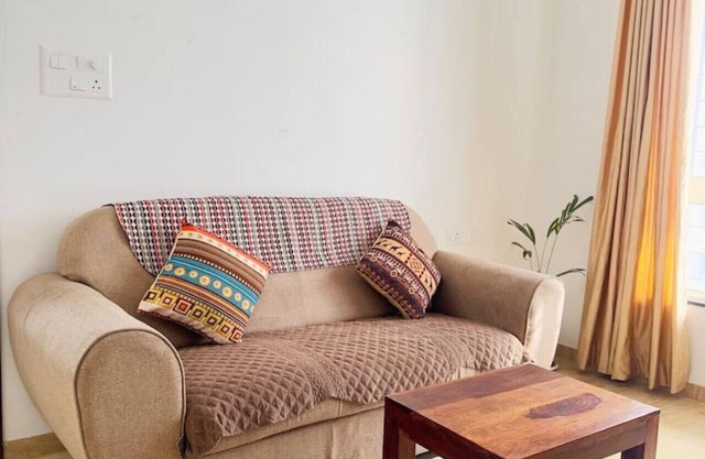 Eagle's Nest: Beautiful 2 BHK AC flat Baner, Pune