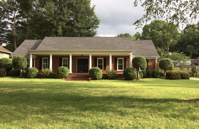 East Memphis Very Quiet Large 5 BR,3 Bath,10 beds with King sleeps 14