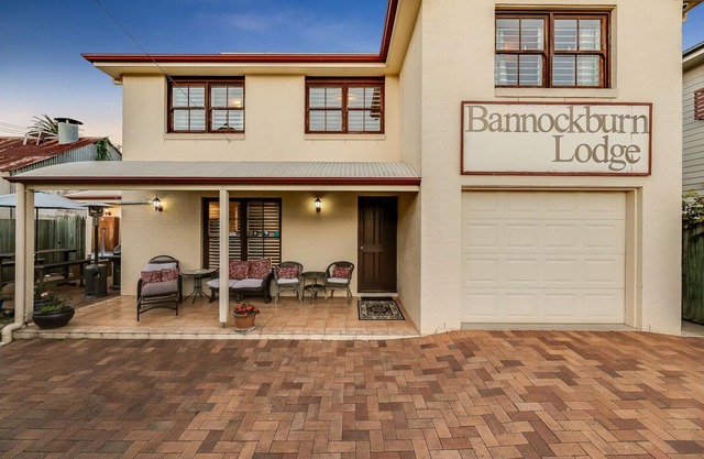 East Toowoomba, sleeps 6, opposite Queens Park