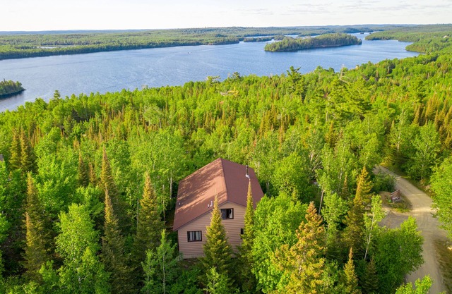 East Wind Cabin with Screened Porch & Direct BWCA Access – Near Ely, MN.