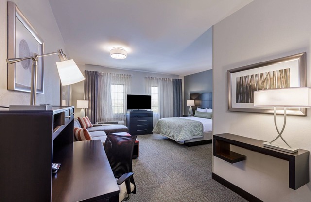 Easy Access to Convention Center | Free Breakfast + Outdoor Pool