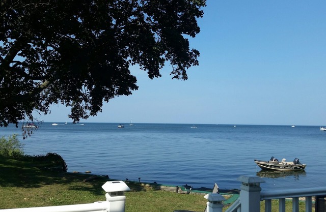 Easy Breezy Living - Lakefront Cottage Directly on Lake Ontario