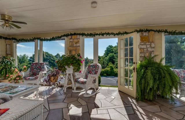 Echo Mountain Inn