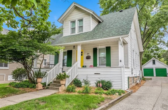 Eclectic Bungalow in the Heart of Royal Oak