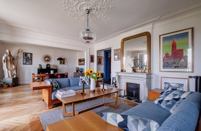 Eclectic Eminence, by Veeve