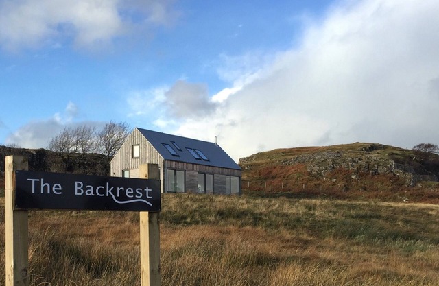 Eco and back friendly modern house, amazing views from all rooms, by Dunvegan