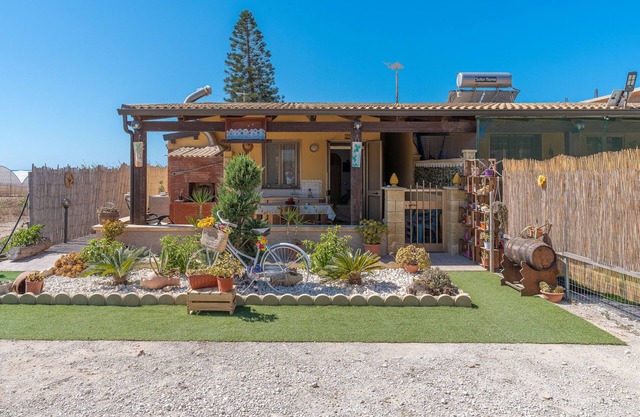 'Eco Del Mare' with veranda just steps from the sea