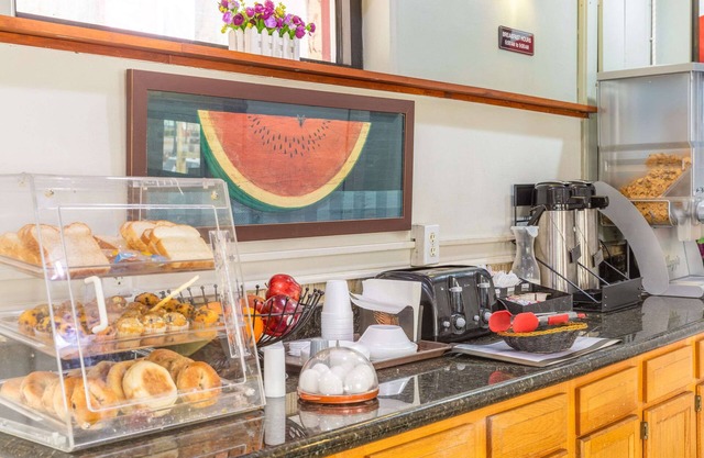 Econo Lodge Clarks Summit