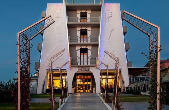Eden Hotel