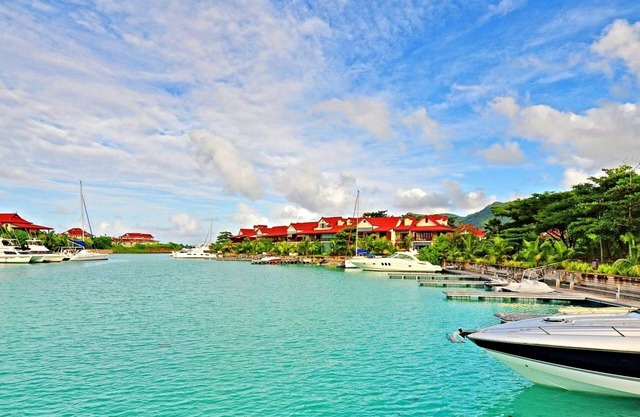 Eden Island, Beach front, Luxury, 3 Bed Ensuite, WiFi