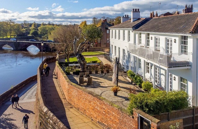 EDGAR HOUSE, family friendly, luxury holiday cottage in Chester