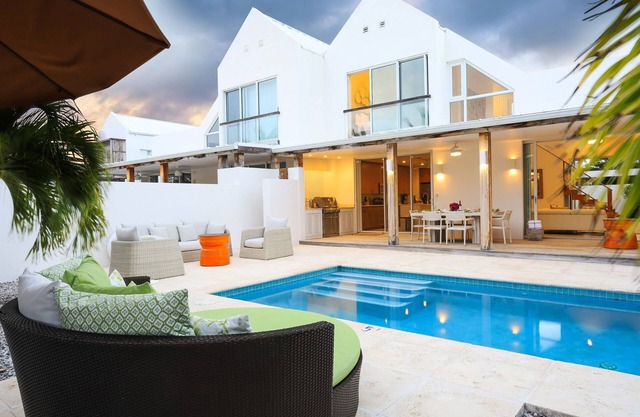 Edge of Paradise: Luxury Villa w/Pool by the Beach