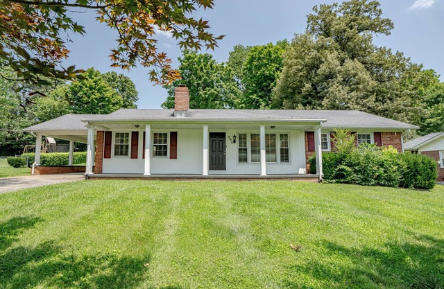 Edgewood Estates 4-bedroom house in Elizabethtown near Ft. Knox & Louisville