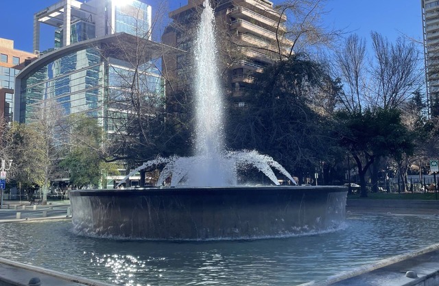 Edificio Home, Modernos departamentos Barrio El Golf, Las Condes.