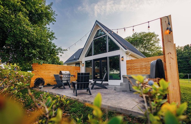 Edinburgh Escape | Hot Tub, Fire Pit + Grill