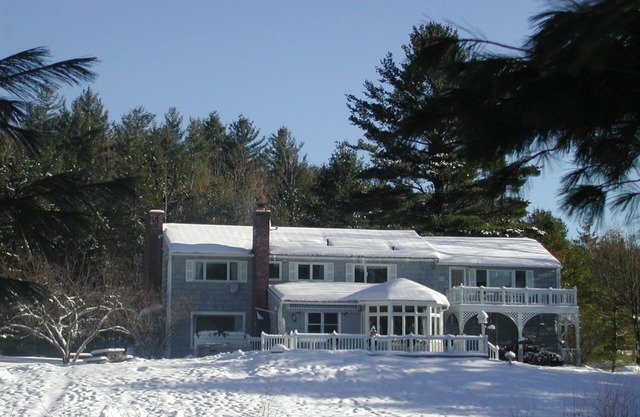 Edson Hill- 5 acres, Dogs/Views/Pond/Sledding/Pingpong and Air hockey .