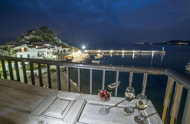 Eftopia Beachfront 2-bedrooms apartment