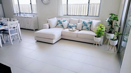 Eglinton Elegance - Hamptons Retreat