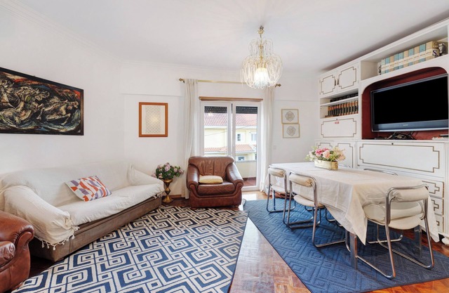 "Elegan Vintage House with Barbecue" with Balcony, Garden & Wi-Fi