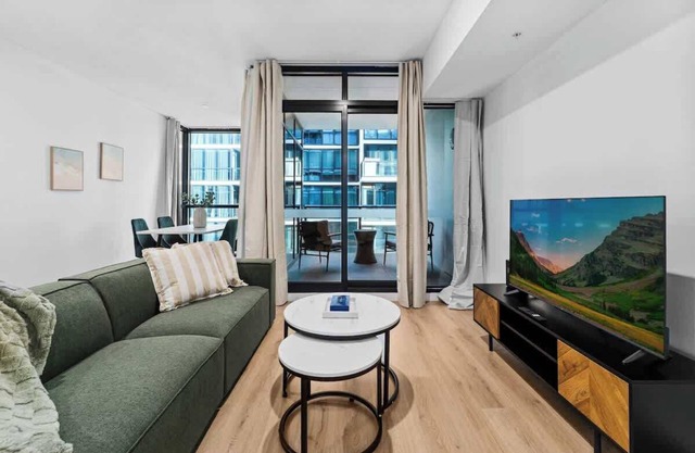 Elegant 1BR CBD Apt Walkable - Parking - WiFi