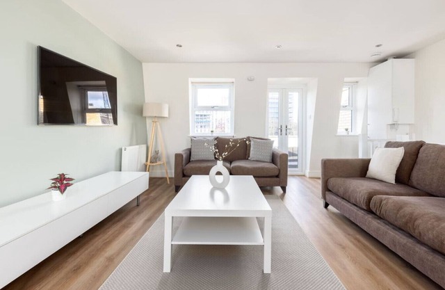 Elegant 2 Bed Flat in Wandsworth