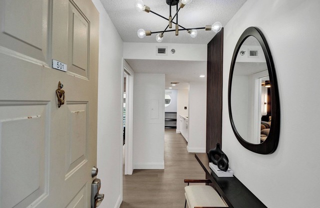 Elegant and cozy 2-bedroom apartment for rent with WiFi, AC in Sunny Isles Beach
