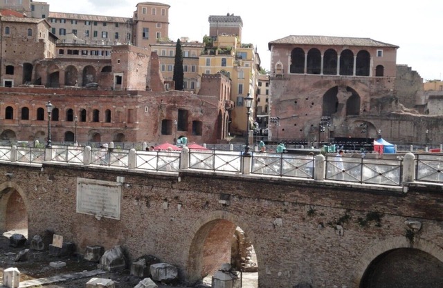 Elegant apartment immersed in the Fori Imperiali