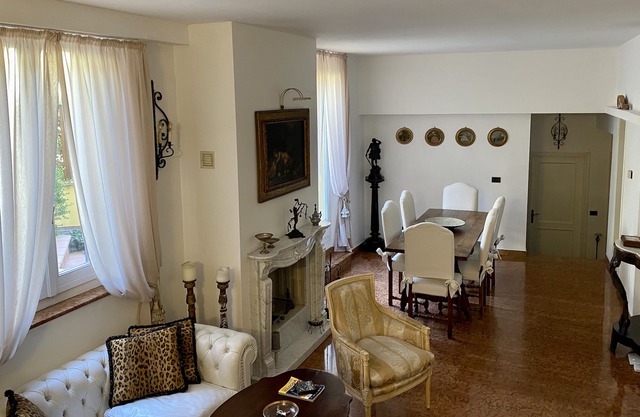 Elegant apartment in the old town with a cozy rooftop garden