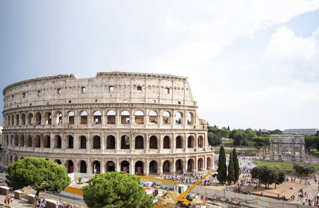 Elegant apartment with Colosseum views in Rione Monti