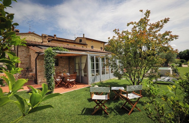 Elegant holiday cottage Casa Liviana, by Villas in Med.