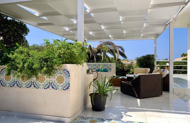 Elegant House with garden 100mt from the free beach