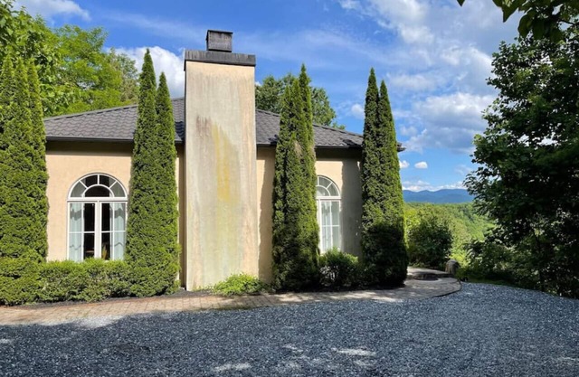 Elegant Italian Villa Smoky Mt