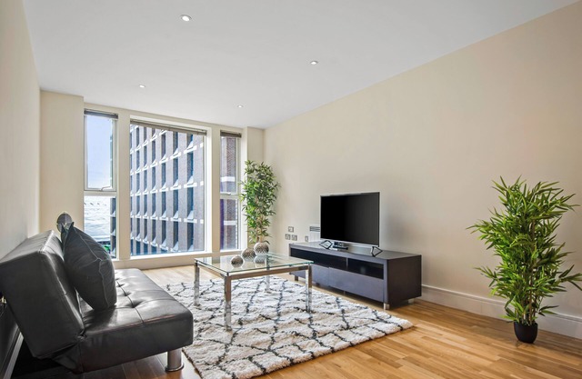 Elegant One Bed Serviced Apartment in Waterloo near Southwark by MySquare