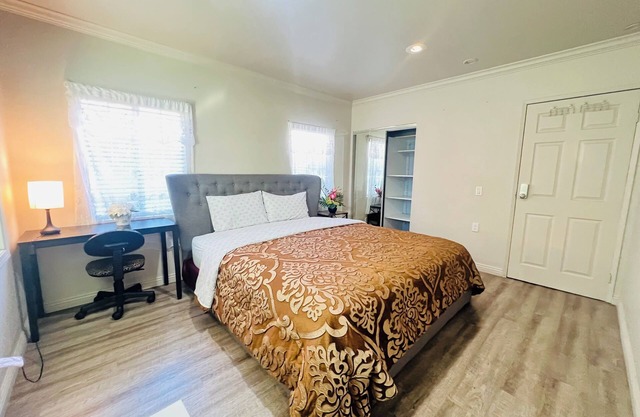 Elegant room 3 with king bed