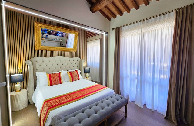 Elegant suite with exclusive bathroom and balcony