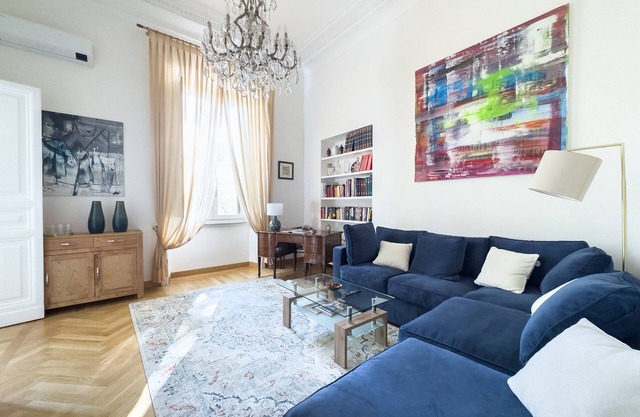 Elegante Appartamento nel Cuore di Roma