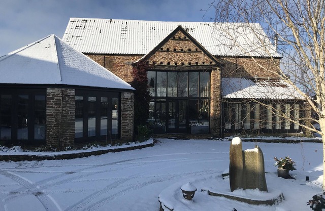 Elegantly furnished former barn in quiet rural spot, South Cotswolds.