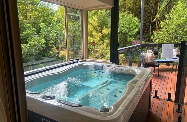 Elevata Villa - Magnesium Spa Jacuzzi - Wood Fire - Claw Bath - Pet Friendly