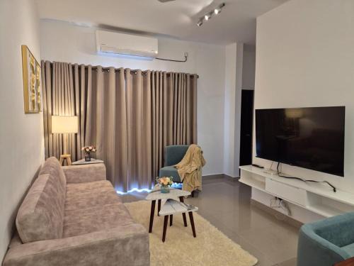 Elysian Blue Suites - Santorini Resort Negombo
