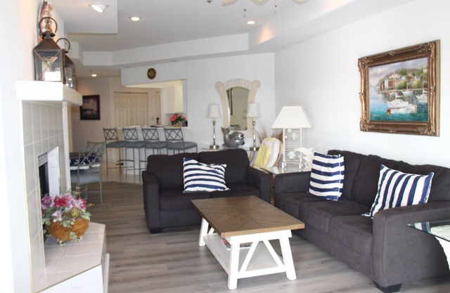 Emerald Bay Condos, Portside