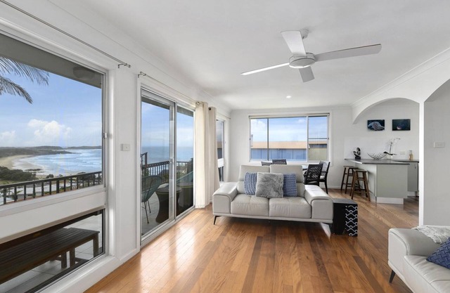 Emerald Views Signal Street 9 - Stunning views of Emerald Beach