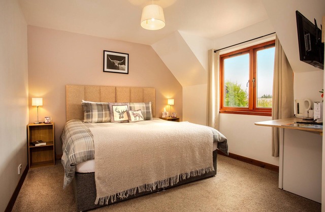 En-suite bedroom with the option of a Super-King or Twin bed.