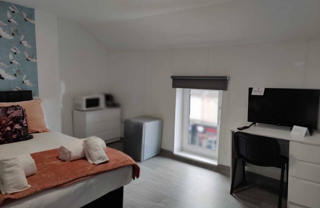 En-Suite Double Room, Microwave & Fridge, Smart TV
